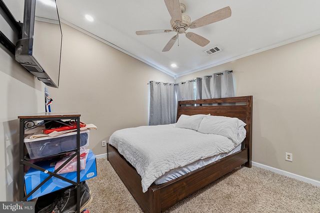 653 WINDSOR AVE, Maple Shade, NJ 08052