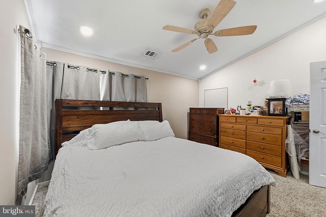 653 WINDSOR AVE, Maple Shade, NJ 08052