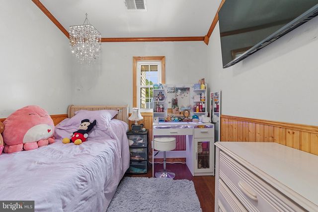 653 WINDSOR AVE, Maple Shade, NJ 08052