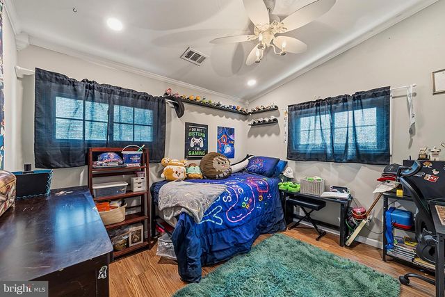 653 WINDSOR AVE, Maple Shade, NJ 08052