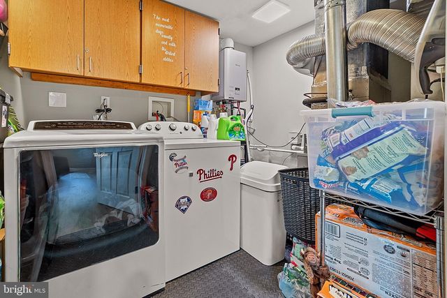 653 WINDSOR AVE, Maple Shade, NJ 08052