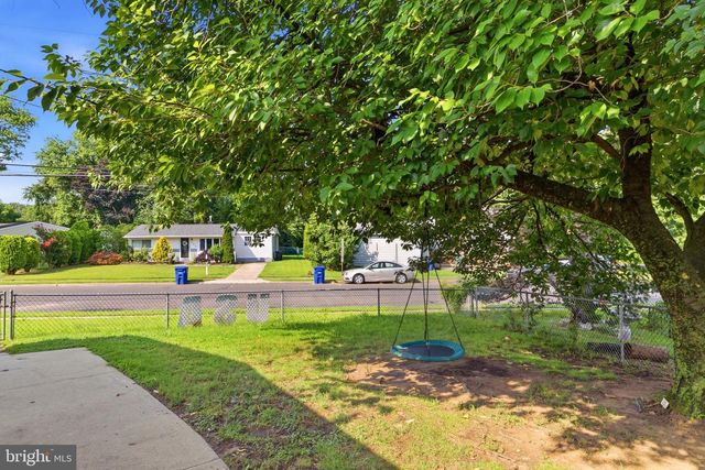 653 WINDSOR AVE, Maple Shade, NJ 08052