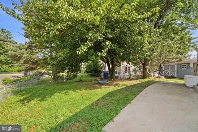 653 WINDSOR AVE, Maple Shade, NJ 08052