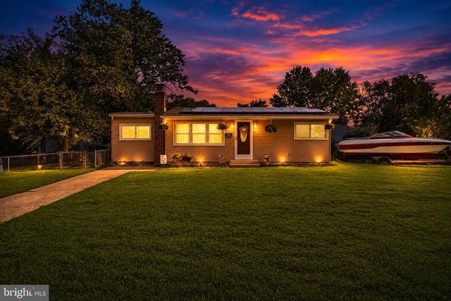 653 WINDSOR AVE, Maple Shade, NJ 08052