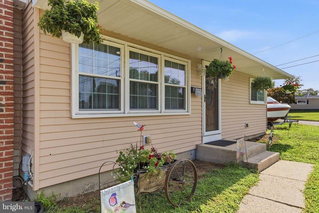 653 WINDSOR AVE, Maple Shade, NJ 08052