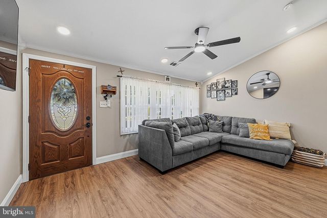 653 WINDSOR AVE, Maple Shade, NJ 08052