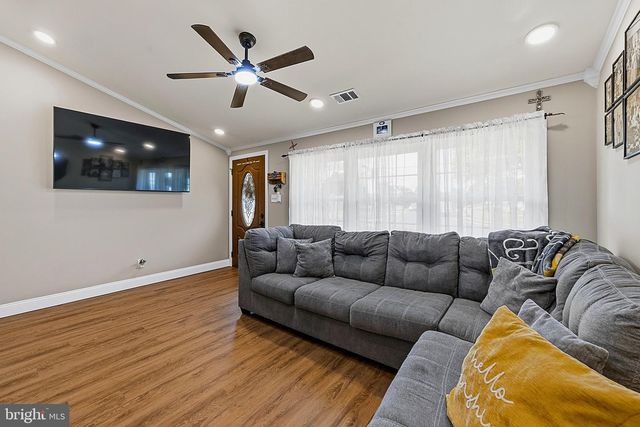 653 WINDSOR AVE, Maple Shade, NJ 08052