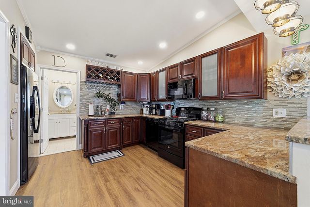 653 WINDSOR AVE, Maple Shade, NJ 08052