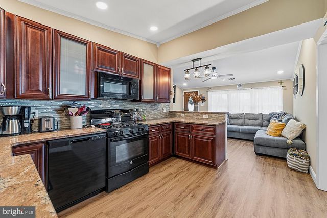 653 WINDSOR AVE, Maple Shade, NJ 08052
