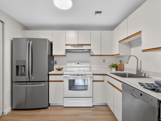 50 Watertown St 401, Watertown, MA 02472