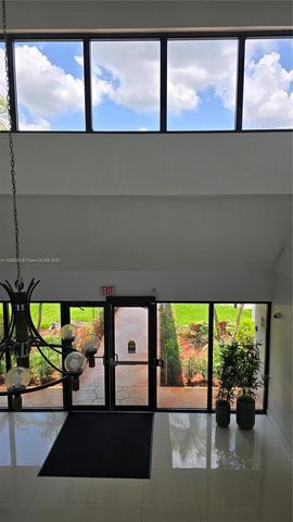 200 Lakeview Dr 208, Weston, FL 33326