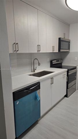 200 Lakeview Dr 208, Weston, FL 33326