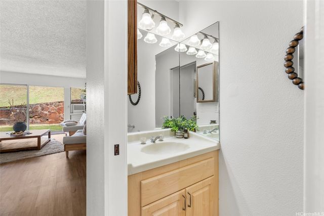 98-1485 Kaahumanu Street E136, Aiea, HI 96701