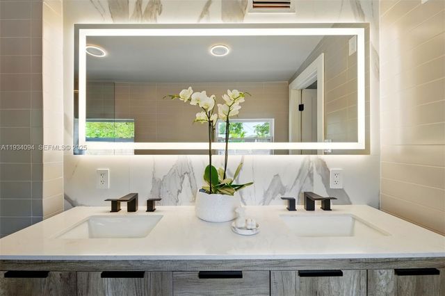 1363 Biarritz Dr, Miami Beach, FL 33141