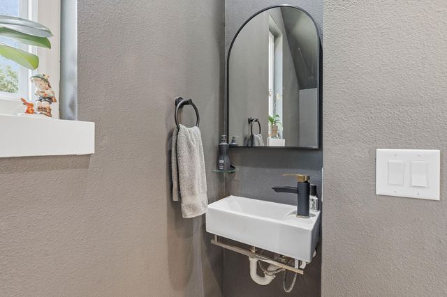 2806 W 44th ST B, Austin, TX 78731