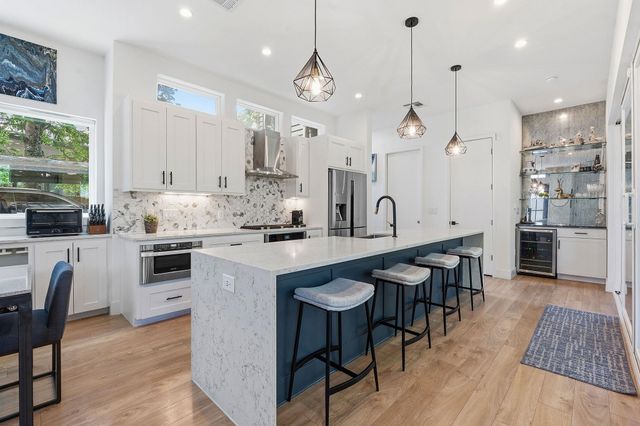 2806 W 44th ST B, Austin, TX 78731