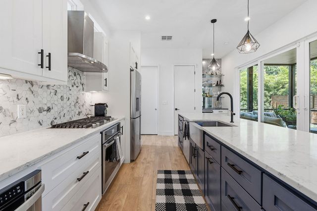 2806 W 44th ST B, Austin, TX 78731