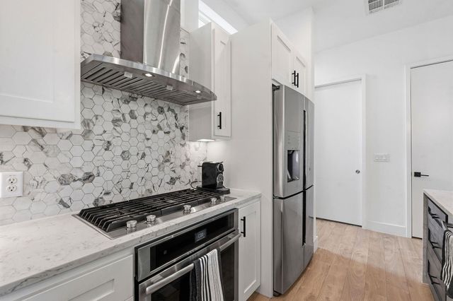 2806 W 44th ST B, Austin, TX 78731