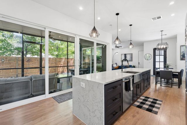 2806 W 44th ST B, Austin, TX 78731