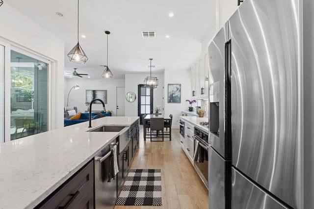 2806 W 44th ST B, Austin, TX 78731
