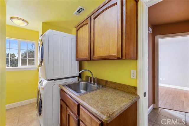 1077 Pecan, Madera, CA 93637