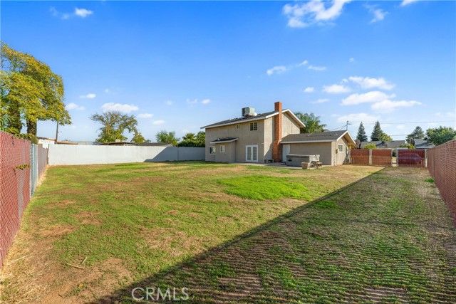 1077 Pecan, Madera, CA 93637