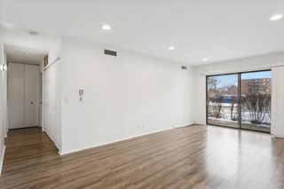 720 Wellington Avenue 113, Elk Grove Village, IL 60007