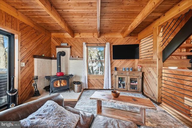 241 SUNSET CIR, Cross Junction, VA 22625