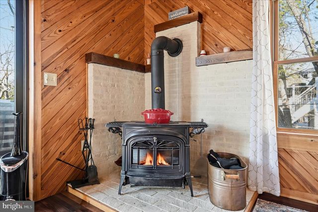 241 SUNSET CIR, Cross Junction, VA 22625