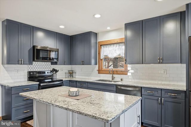 241 SUNSET CIR, Cross Junction, VA 22625