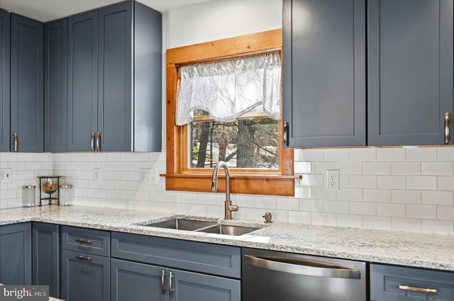 241 SUNSET CIR, Cross Junction, VA 22625