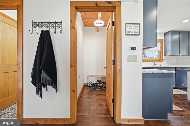 241 SUNSET CIR, Cross Junction, VA 22625