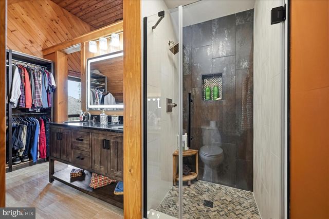 241 SUNSET CIR, Cross Junction, VA 22625