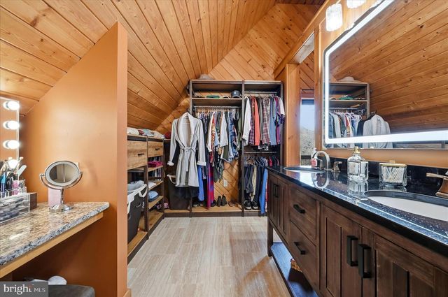 241 SUNSET CIR, Cross Junction, VA 22625