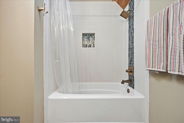 241 SUNSET CIR, Cross Junction, VA 22625