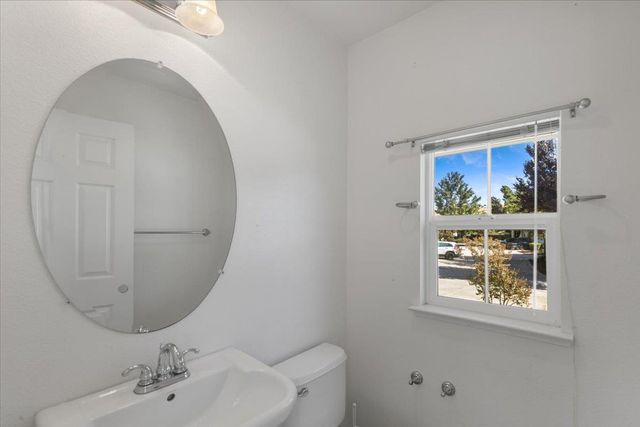 20855 Grapevine Dr, Patterson, CA 95363