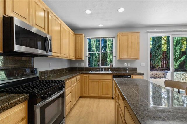 20855 Grapevine Dr, Patterson, CA 95363