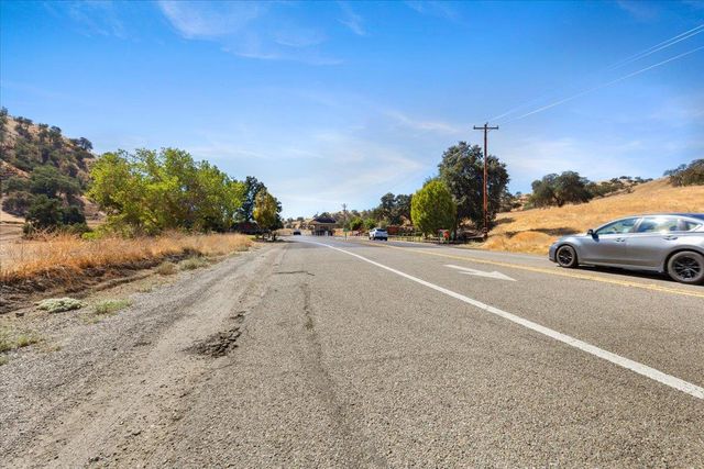 20855 Grapevine Dr, Patterson, CA 95363