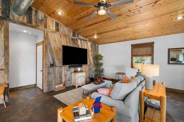 213 Hydes Hollow Lane, Lampe, MO 65681