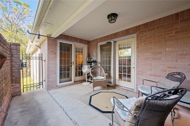 1206 Brook Hollow Court, Bryan, TX 77802