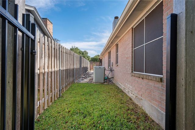 1206 Brook Hollow Court, Bryan, TX 77802