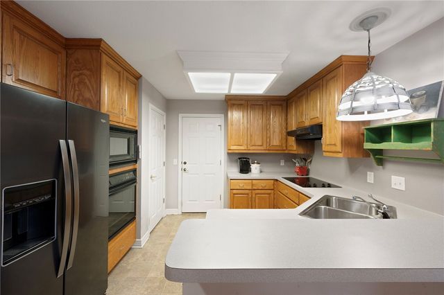 1206 Brook Hollow Court, Bryan, TX 77802