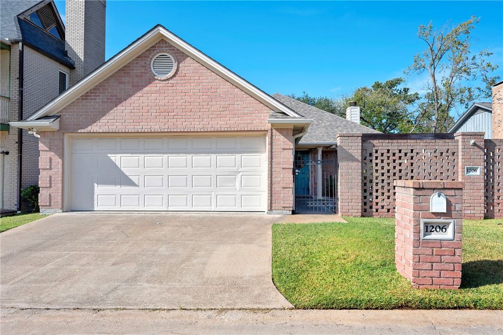 1206 Brook Hollow Court, Bryan, TX 77802