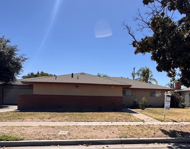 1831 W Simpson Avenue, Fresno, CA 93705