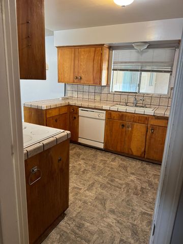 1831 W Simpson Avenue, Fresno, CA 93705
