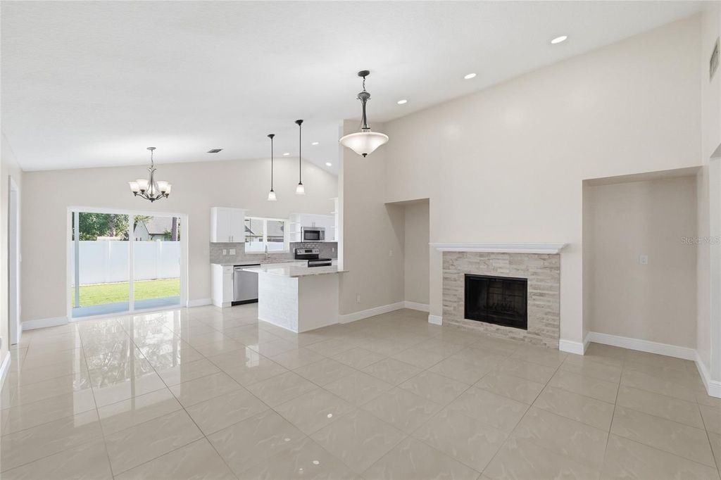 Image 11 of property listing at 11807 NICKLAUS CIRCLE, Tampa, FL 33624
