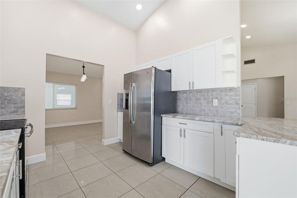 Image 14 of property listing at 11807 NICKLAUS CIRCLE, Tampa, FL 33624