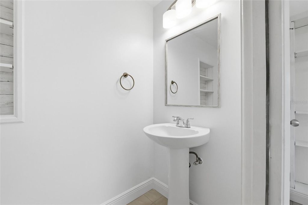 Image 33 of property listing at 11807 NICKLAUS CIRCLE, Tampa, FL 33624