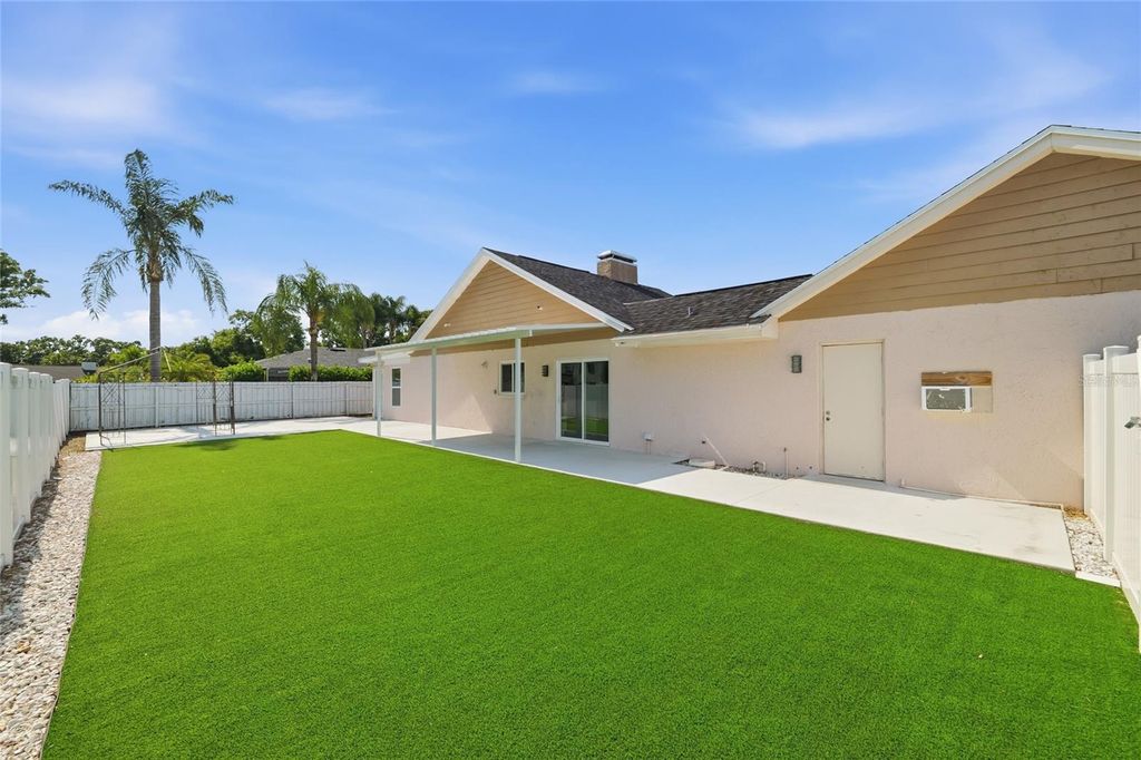 Image 37 of property listing at 11807 NICKLAUS CIRCLE, Tampa, FL 33624