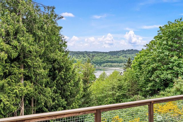 2368 Sand Dollar Road W, Bremerton, WA 98312